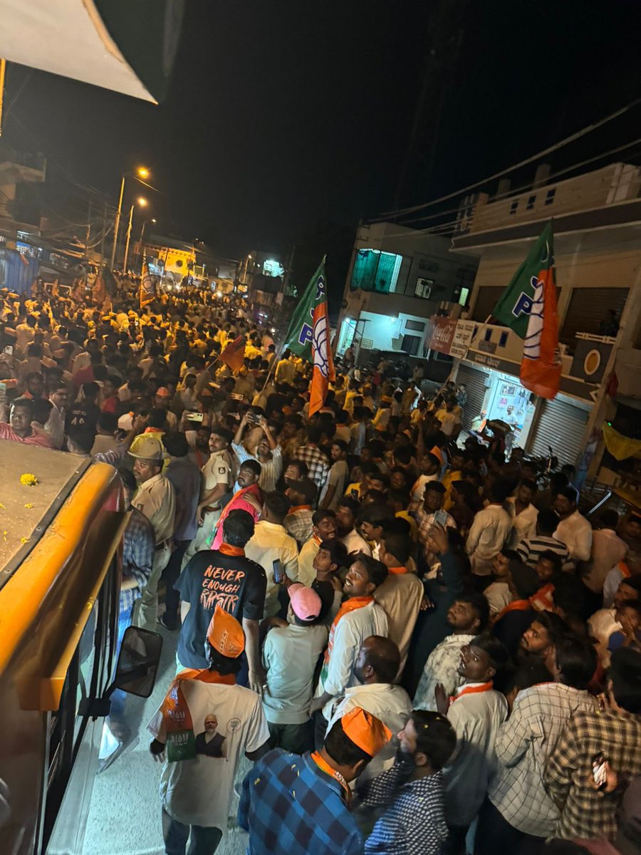 Vibrant scenes in Yadgiri today as we campaigned in support of @BJP4Karnataka’s winning candidate of Raichur PC Shri @mprajaanaik avl. The love & affection people of Raichur PC have for our Hon PM Shri @narendramodi avl was overwhelming. @BYVijayendra