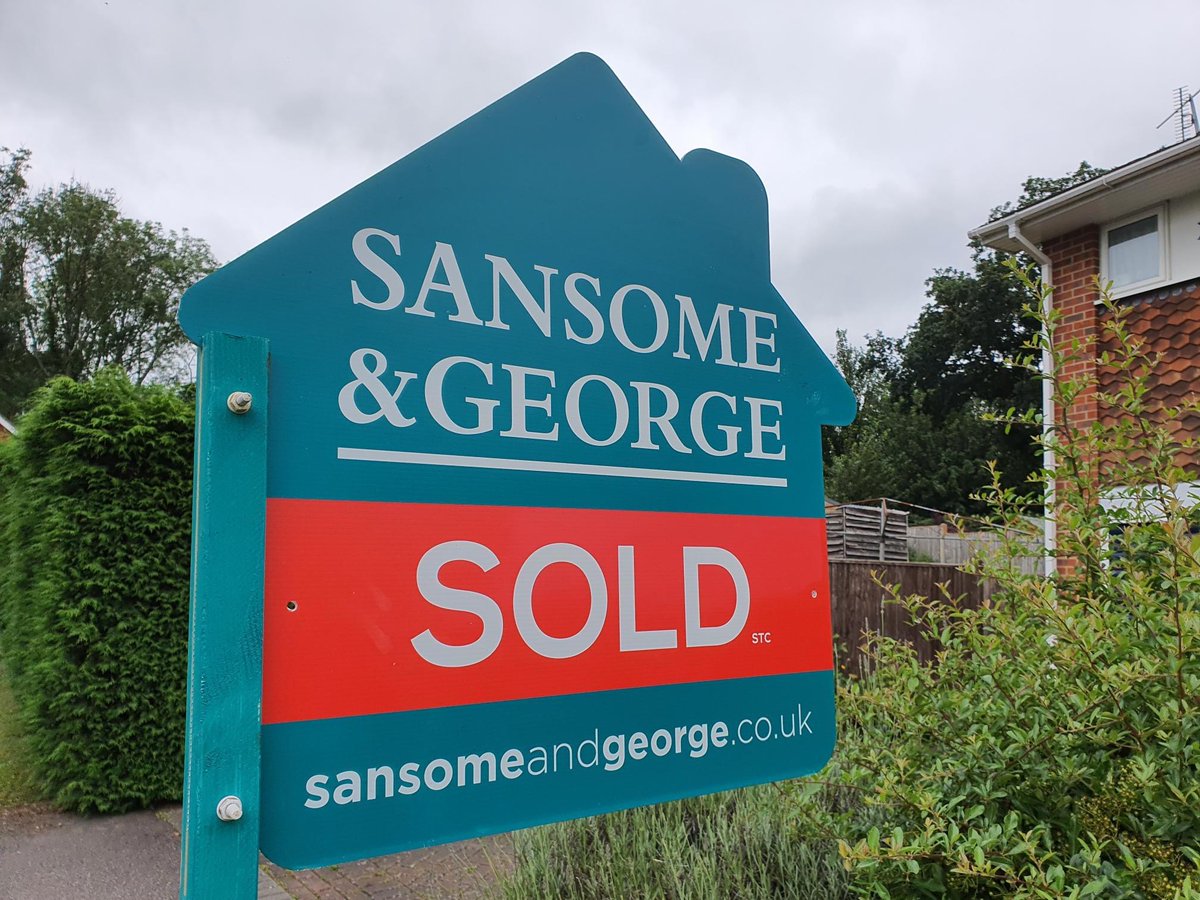 #CanYouHelp? We have buyers looking for homes in #CHINEHAM 

If you have a house in this area please get in touch with the #Basingstoke Office on: 01256 807 111

#PropertySearch #Buyerslooking #EstateAgents