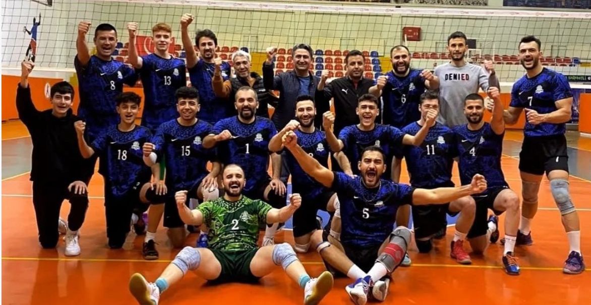 Tebrikler Gençler 👏 ✨ #Kahramanmaraş’ımızda Gençlik ve Spor İl Müdürlüğüne bağlı Gençlik ve Spor Kulübü Voleybol Takımımız Bölgesel Ligde çıktığı tüm final maçlarını kazanarak 2. Lige yükselmiştir.  Takımımızı yürekten kutluyor, başarılarının daim olmasını diliyorum.