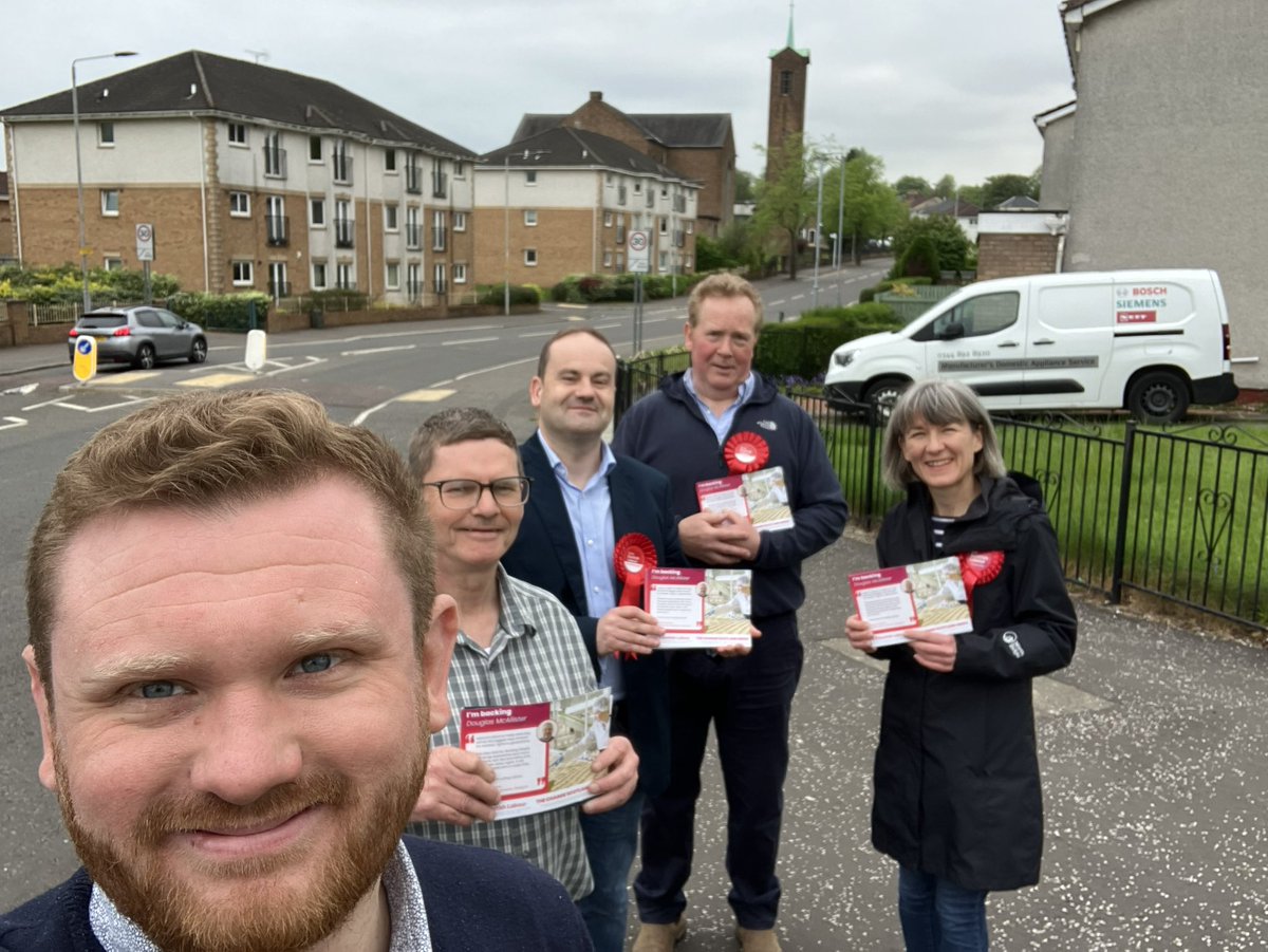 No running today so managed some #LabourDoorstep with our fantastic candidate in West Dunbartonshire Douglas McAllister @Labour_Douglas 🗳️🌹