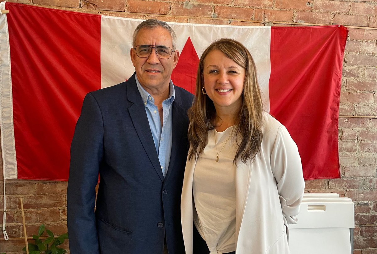 Great to meet local businesses, including those offering accounting services. It was a pleasure sitting down for a conversation with Jose Ferreira, who owns a business on Dundas West. Thank you for stopping by my office! #cdnpoli #DavenportTO #Toronto