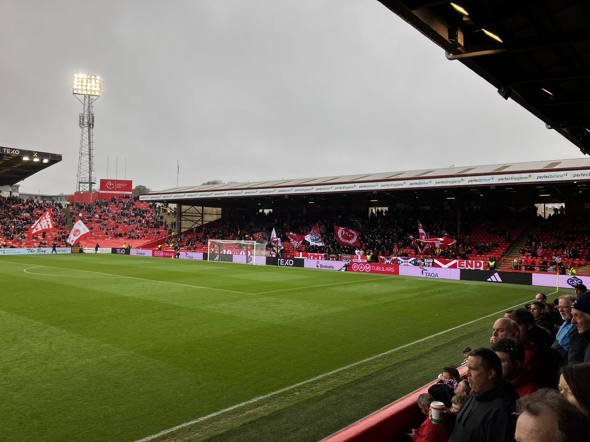 Match 97 Aberdeen 1 St Johnstone 0 in SPFL @ Pittodrie before 15537 crowd with Miovski⚽️pen deserved winner for composed Dons in a decent performance against lacklustre Saintees. Scott Anderson in dug out with Stuart Duff (2 wins in the day for him). Season ending strongly 👏👏