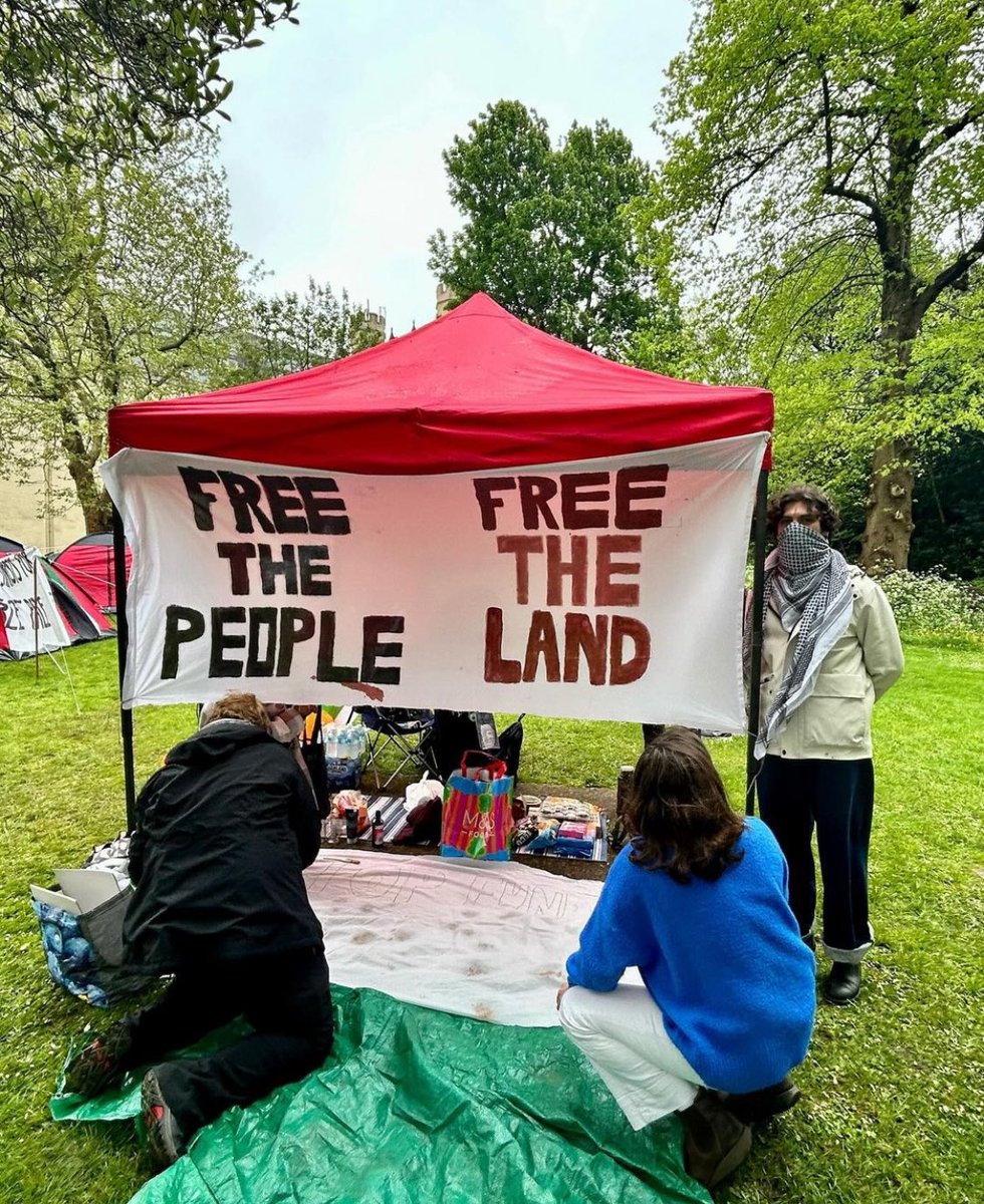 Anamika (@walking_killjoy) on Twitter photo University of Bristol 1980 / University of Bristol 2024.
Now, as then, students are leading the fight against settler-colonial apartheid in the belly of the colonial empire ❤️🔥 <a href="/Brisoccupy4pal/">Bristol Students Occupy 4 Palestine 🇵🇸🍉</a> University of Bristol 1980 / University of Bristol 2024.
Now, as then, students are leading the fight against settler-colonial apartheid in the belly of the colonial empire ❤️🔥 <a href="/Brisoccupy4pal/">Bristol Students Occupy 4 Palestine 🇵🇸🍉</a>