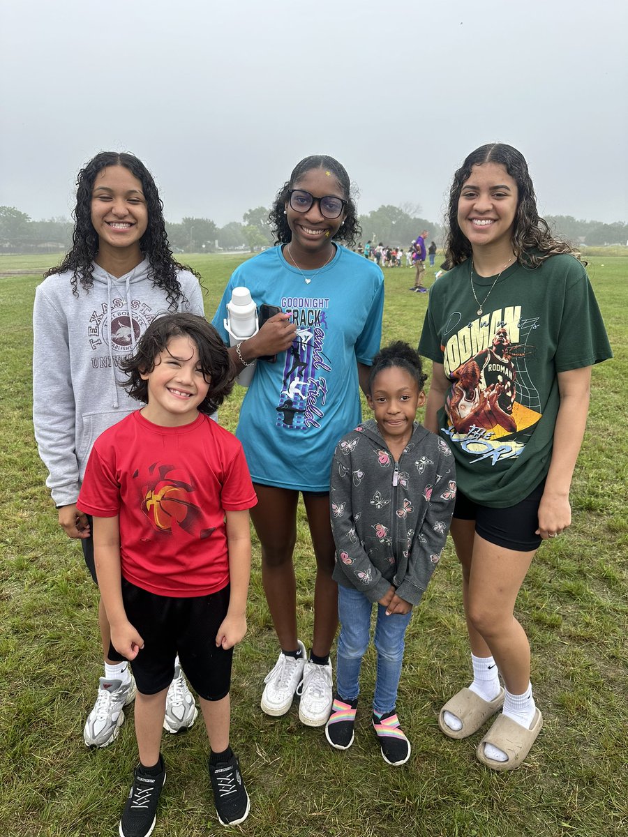 Thank you @tashazzey and the AVID Rattlers from @SanMarcosCISD @SMHS_SMCISD for helping out with our field day! There were returning strikers in the crew and it was a treat to see them at their elementary campus again! #StrikeAsOne