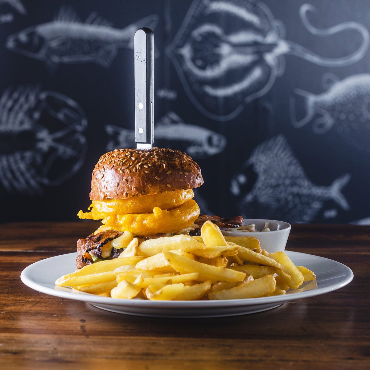 Level up your burger night 🔥 The Royal Oak Burger - beef patty, homemade tomato relish, brioche bun, chips & mixed salad. 🥗

Make it a double with an extra patty or add smoky bacon streaks 🥓 

Personalise with Caws Cenarth Cheese, tomato, mushrooms, gherkins, or onion rings 😍