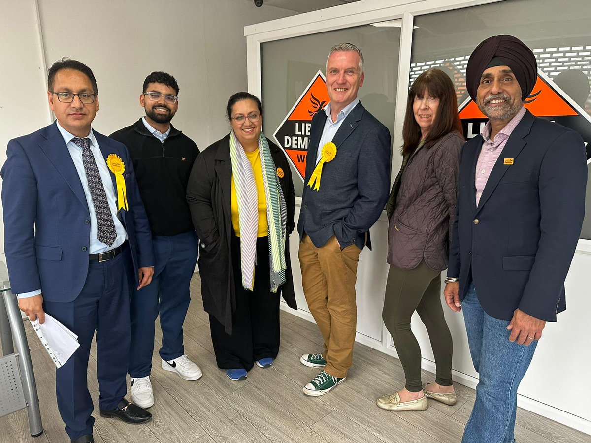 The first big victory for @HounslowLibDems - with @Gareth_Roberts_ elected, we have not only taken the SW seat for the 1st time, but Hounslow also has a @LibDems representative for the1st time ever. It has been a pleasure to lead on-the-ground campaigning with those pictured.