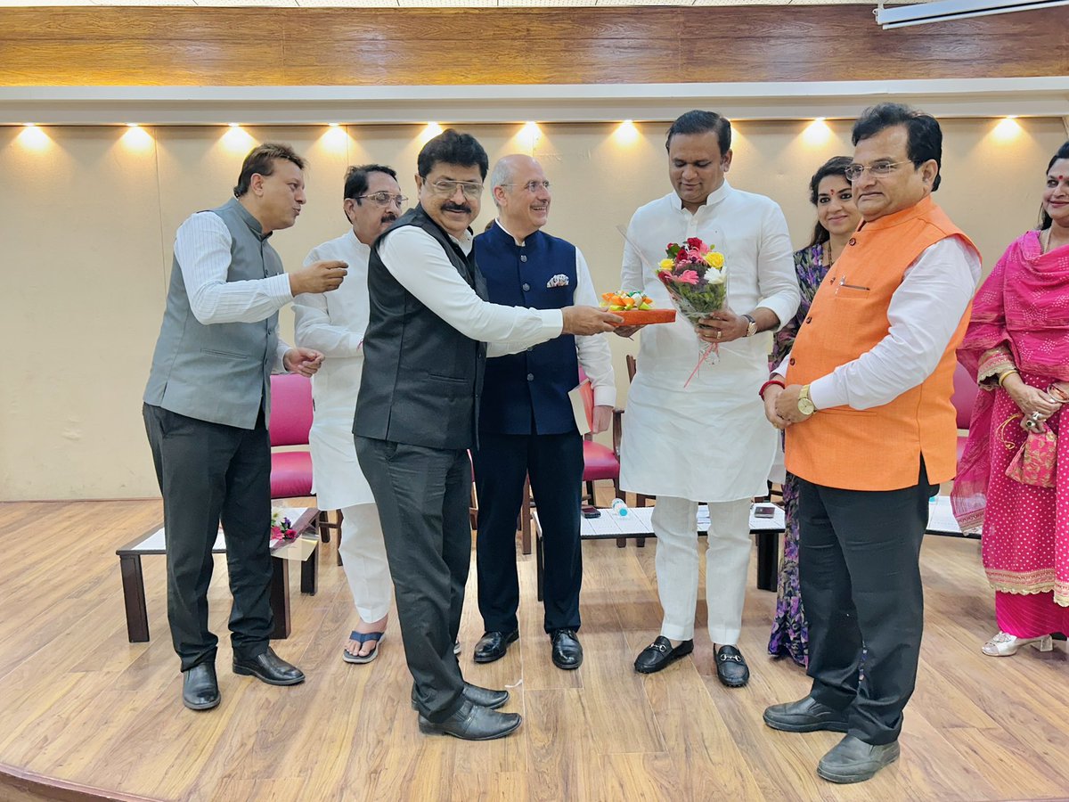 I recently attended the 'MODI - A Guarantee for Growth and Commitments' event at the Indian Merchants Chamber Walchand Hirachand Hall. It was an honour to address the gathering alongside notable figures such as Adv. @NalinSKohli Ji, former MLA @RajKPurohitBJP Ji, Adv.