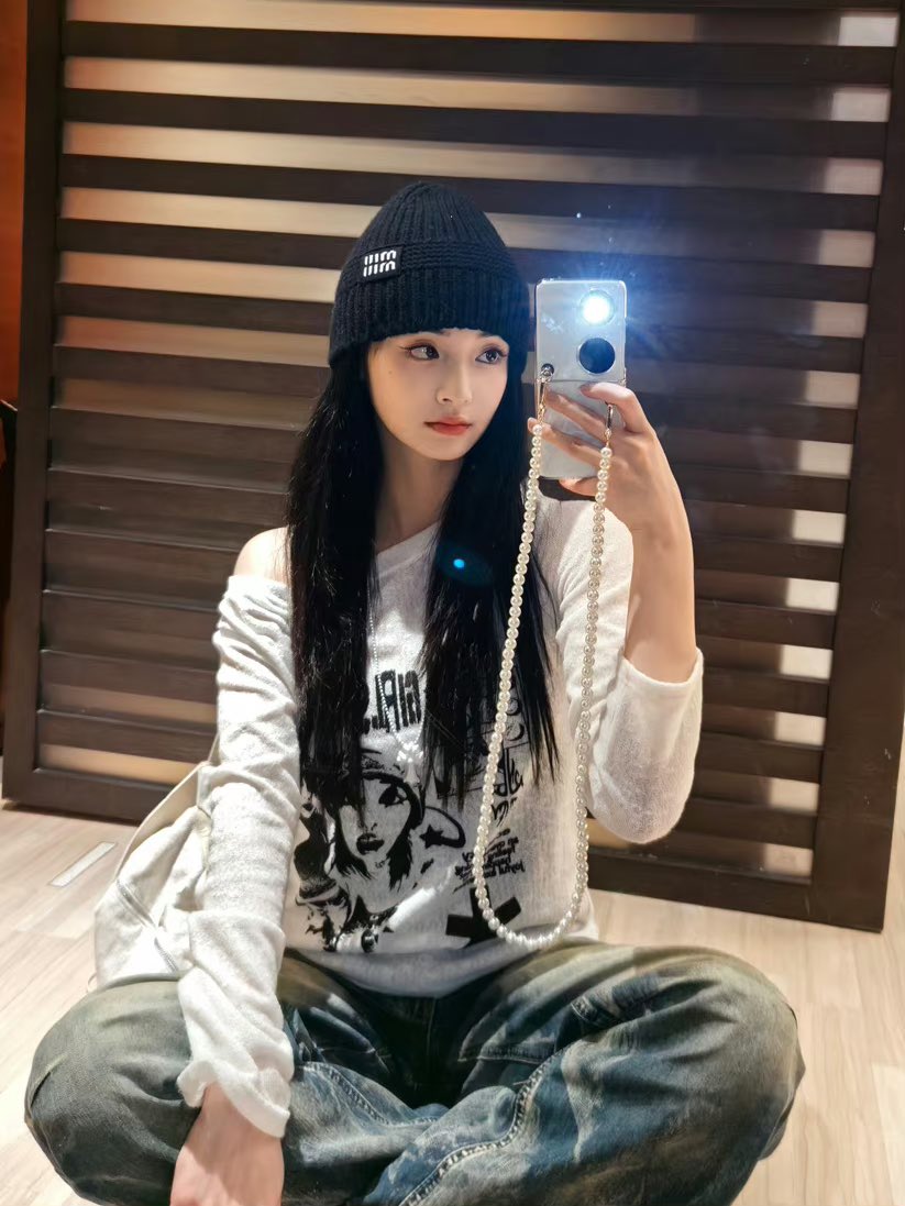 _jieqiong98's tweet photo. യ 👼🏻ครบรอบเดบิวต์ 8 ปีของโจวเจี๋ยฉง🎧🩰 𓂂 𓂃
—— ในบทบาทของ พิ้งกี้ ioi, คยอลกยอง pristin รวมถึง solo นักร้อง นักแสดง น้องทำออกมาได้ดีเสมอเลย พายพายจะรอซัพพอร์ทน้องอยู่ตรงนี้เสมอนะคะ⭐️!
#8YearsWithIOI
꒰ #ZhouJieqiong #周洁琼 #โจวเจี๋ยฉง ꒱ https://t.co/cIDP52bBj4