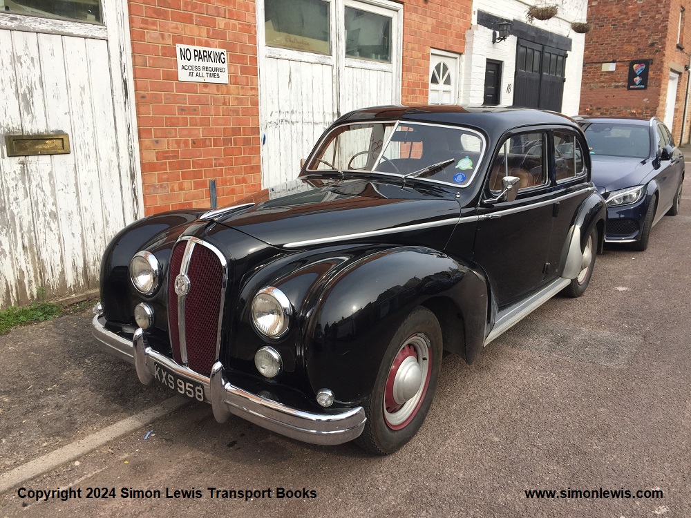 SimonLewisBooks's tweet image. LATEST BLOG - Mabileau &amp;amp; Compant, Cheltenham's motoring art gallery shop.simonlewis.com/blogs/motoring…  #motoringart #vintagecar #hotchkiss #geoham