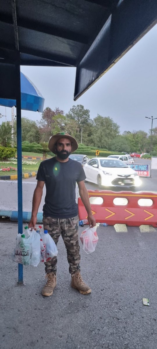 @rinasaeed Plastic taken to MHNP at zoo chowk was checked today by @DGEPA myself with @WildlifeBoard staff and police at the checking point. More than 50 cars were checked, and 5kg plastic confiscated . Vehicl No BBS 96 kia Sportage should at us @dcislamabad to take action.