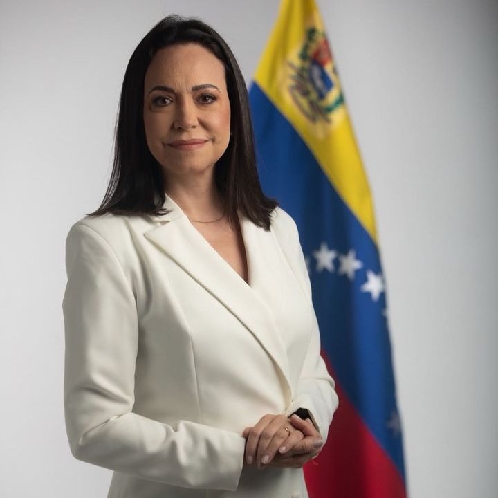 Oigan chavistas, si siguen cerrando hoteles donde llega María Corina Machado, dónde se van a quedar los millones de turistas que vienen a Venezuela? Una duda que tengo... 😄😄😄