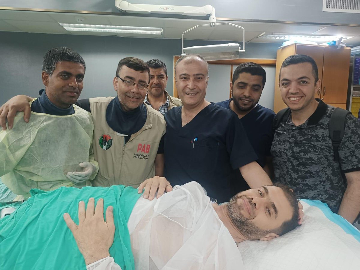 🚨Jordanian doctor Khaled Harb, during his visit to #Gaza as part of the medical delegation PAMA, suffered a heart attack. Doctors in Gaza performed an emergency catheterization procedure, saving his life ! The greatness of #Gaza doctors ‼️