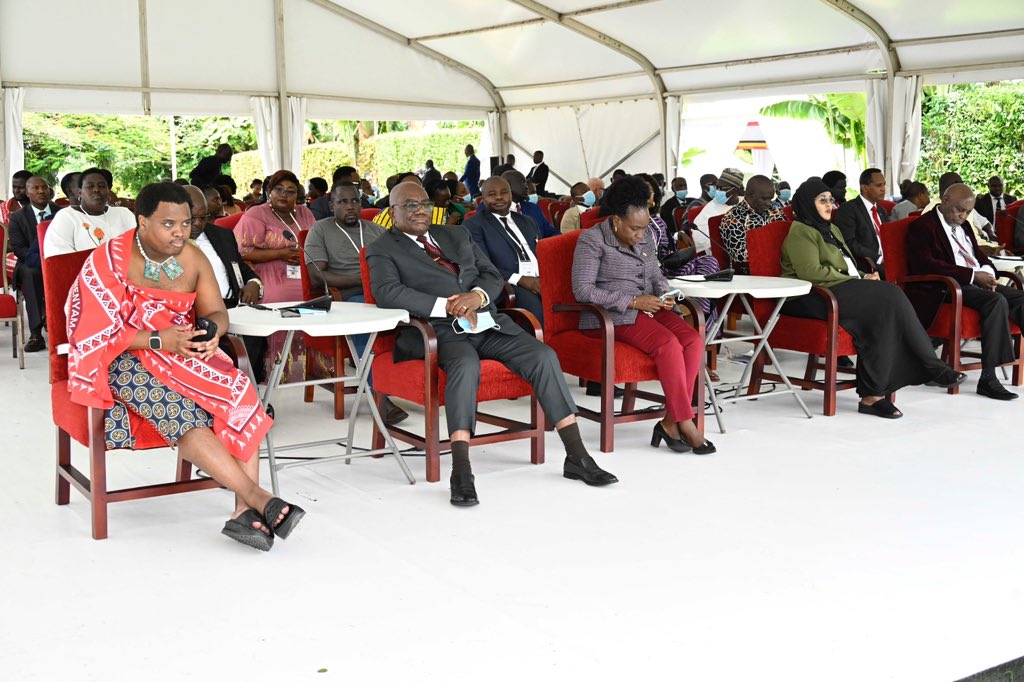 I hosted a delegation of African parliamentarians at State House Entebbe as they concluded their second African Inter-Parliamentary Conference, which centered around the values and sovereignty of Africa. In offering guidance, I pointed out two main challenges we must overcome.…