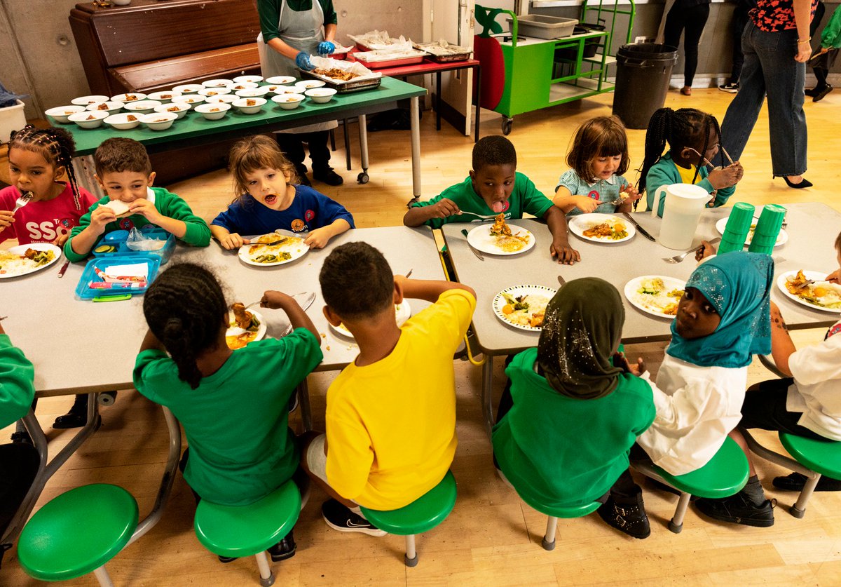 Headteachers call for automatic free school meals for families on Universal Credit
mirror.co.uk/news/politics/…