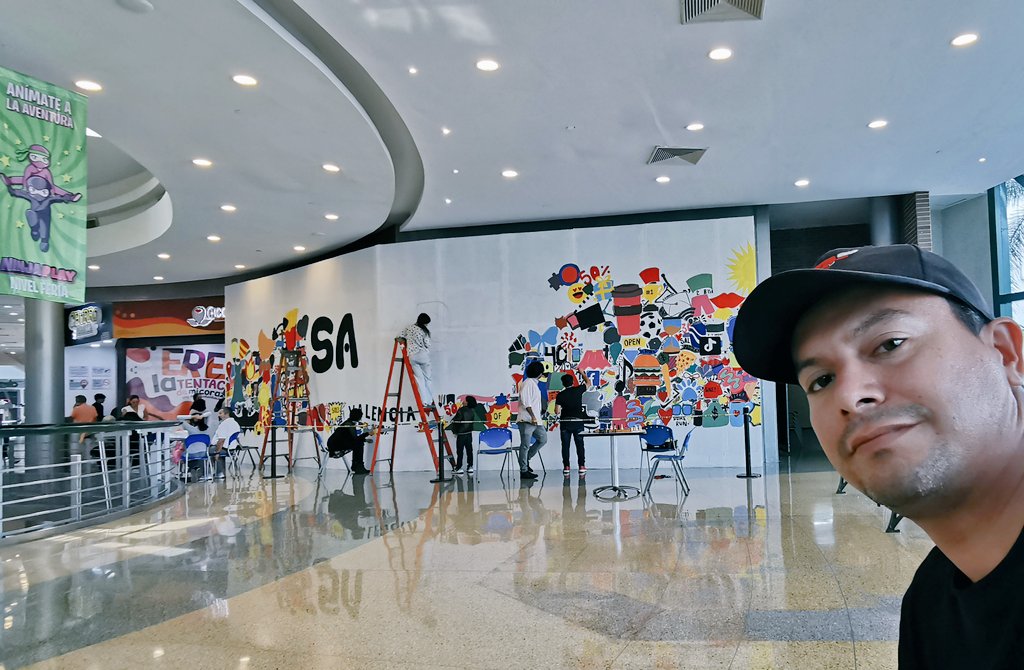 xwvzla's tweet image. Mural en proceso en el #Sambil #Valencia