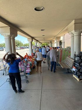 Sidewalk Sales are Springing into Action, click the link to find your store: corp.commissaries.com/rewards-and-sa…

#commissarysavings #sidewalksale