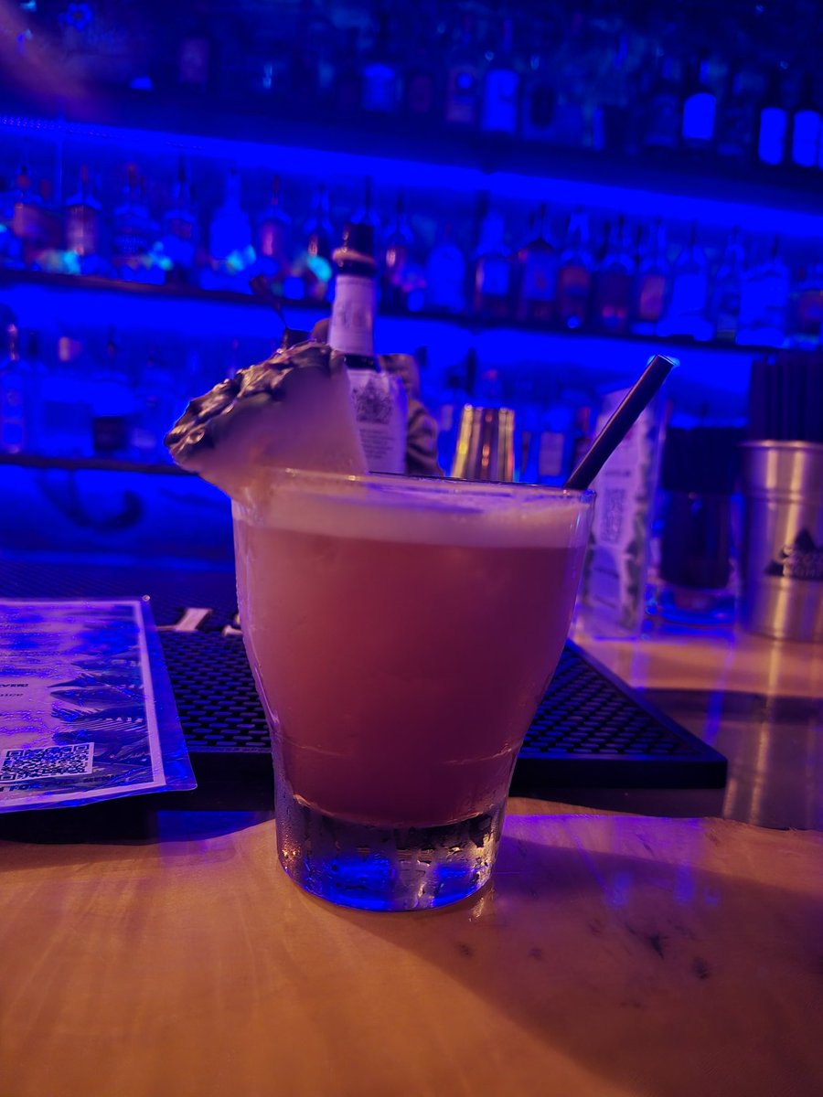 brittisanasian's tweet photo. Tiki time after a long week of shipments from Mexico! ❤️ #Logistics #LBport #LAport #Crossdock #Transload #OTR https://t.co/DIUXyRpTQQ