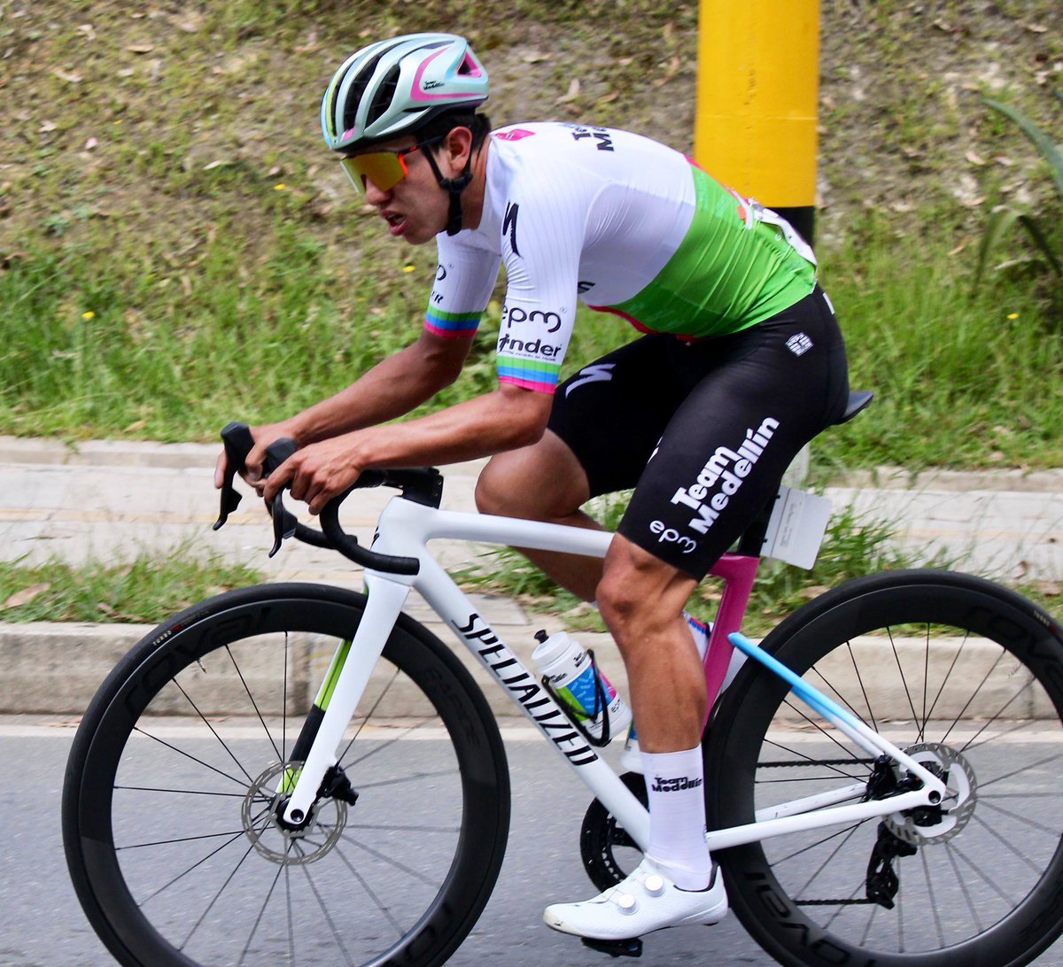 #VueltaBantrab | 🇬🇹🚵‍♂️🏆🇨🇴 🥈Javier Jamaica, el mejor colombiano en la cuarta etapa de la Vuelta Bantrab 2024 🇬🇹 🚴‍♂️🏆 🇨🇴 👏🔥

#ElPortalDelCiclismo #VamosEscarabajos #ciclismo #EscarabajosXElMundo @fgciclismoguate @team_medellin @javi_jamaica 

revistamundociclistico.com/2024/jonathan-…