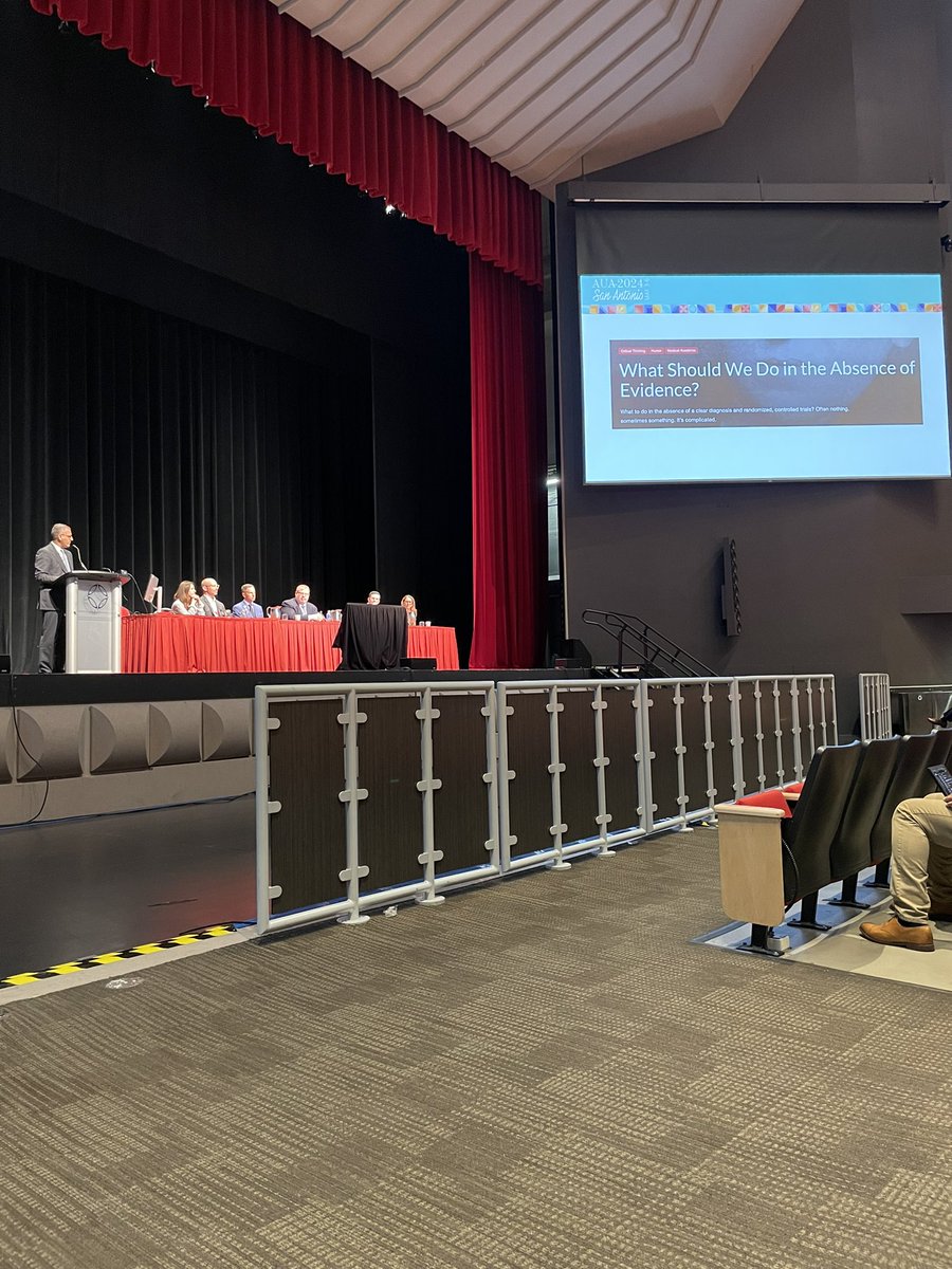 Strong @USC_Urology representation @UroOnc #AUA24 meeting! Moderated by @AnneSchuckmanMD, @siadaneshmand discussing SUO-CTC trials for bladder cancer, and @Hoomandjaladat discussing LND for UTUC 💪 @AmerUrological