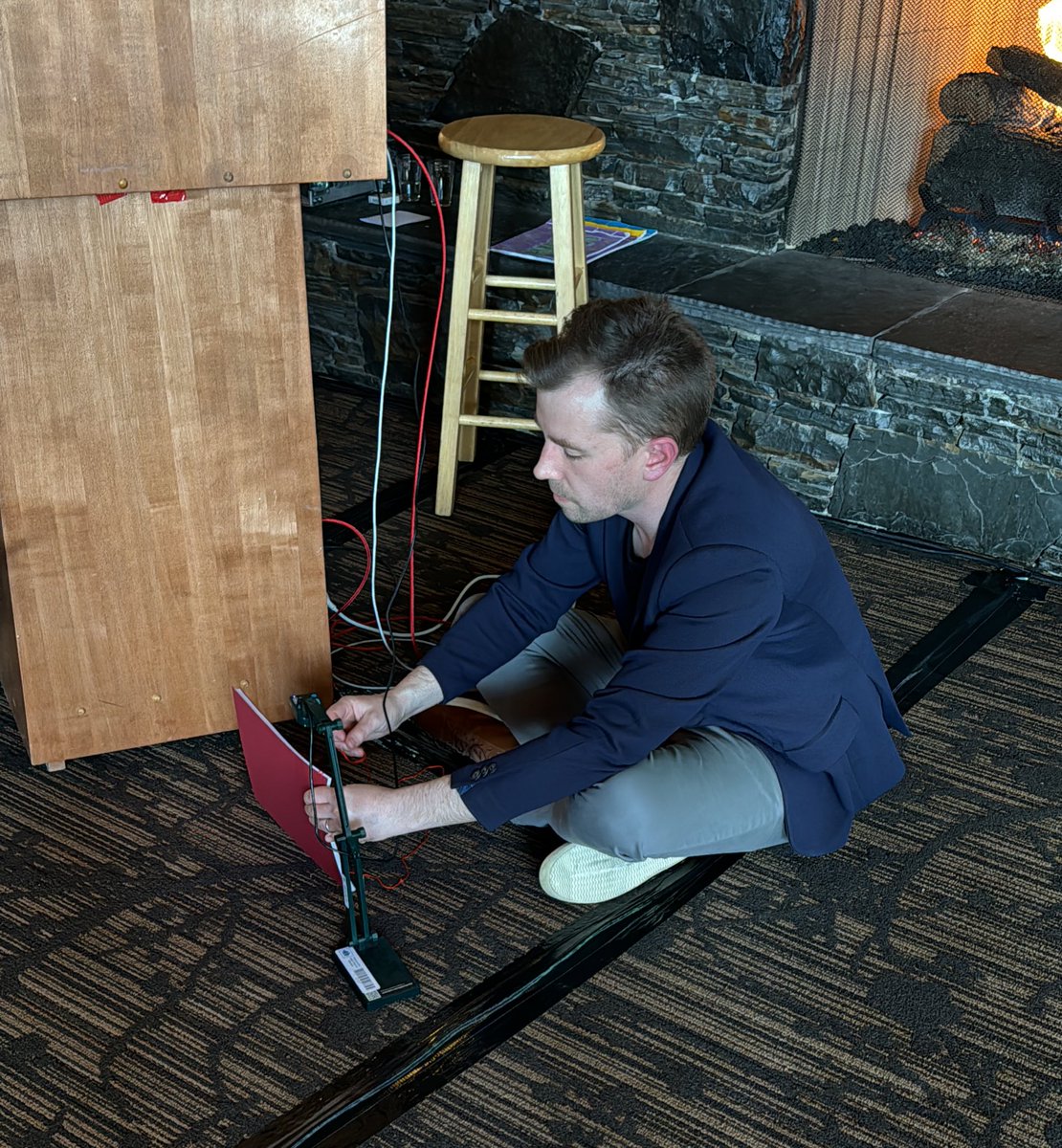 Darrin Wilson showing <a href="/albertateachers/">Alberta Teachers' Association</a>  <a href="/ABELATeachers/">ELAC</a> how to book bind a visual journal at #elac2024. Thank you Darrin for sharing your skills.