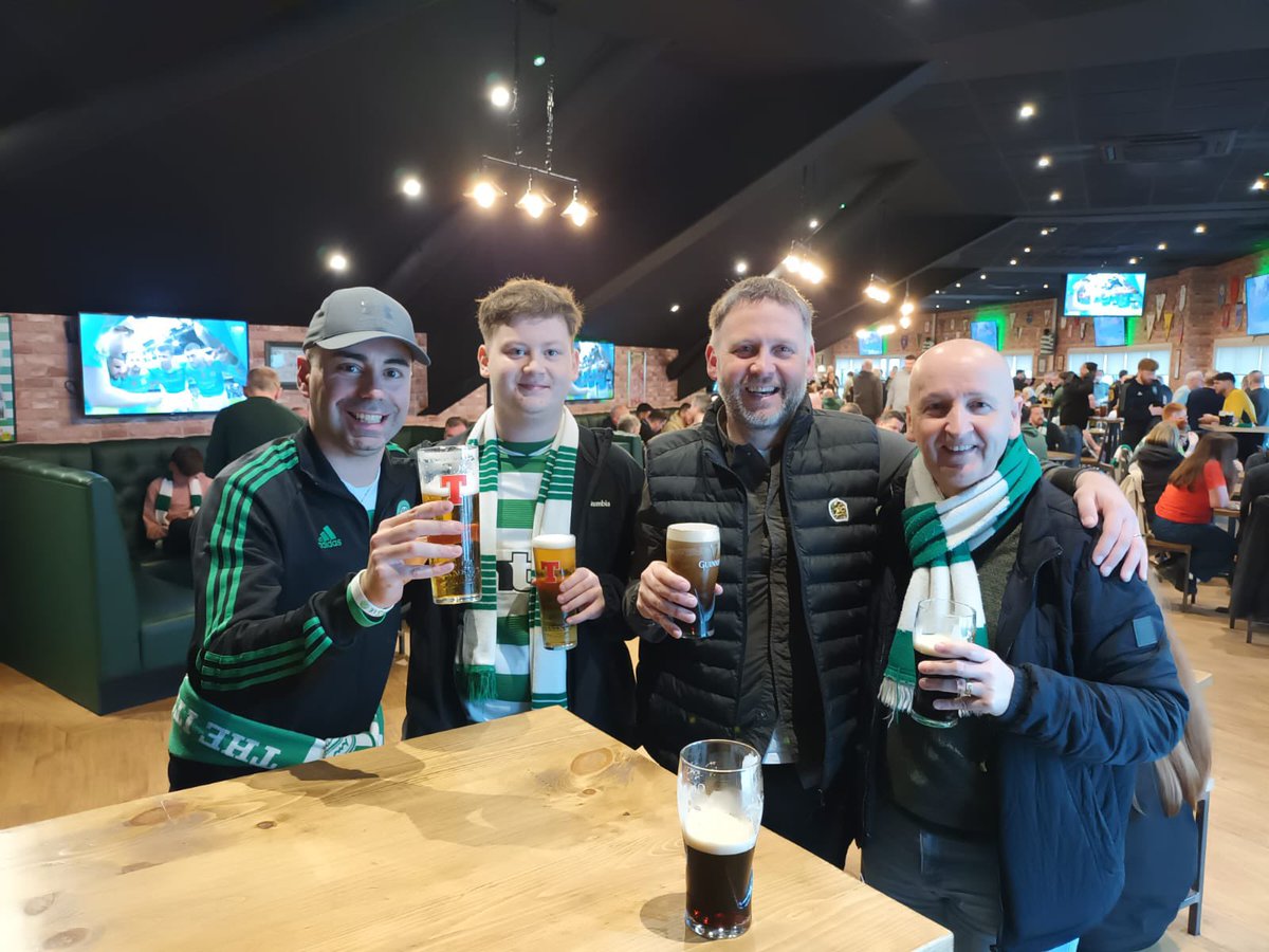 Lovely end to a Carlsberg Saturday afternoon in the @CelticSportsBar with old friends and new🍻 ☘️

@ItalianCeltsCSC @DanyZena85 @KenRoss67