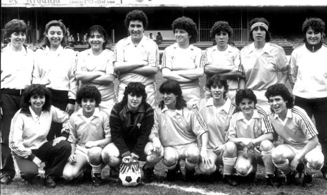 Boa noticia. Toca tamén lembralas a elas. O Celta feminino de mediados 80. É bonito imaxinar que contentas estarán hoxe estas viguesas pioneiras.