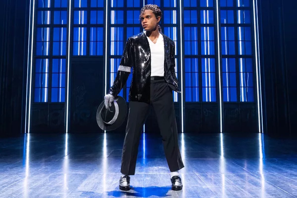 Denver Post’s theater critic on MJ the Musical’s US national tour: 'The beautiful trick that [Roman] Banks pulls off as the adult MJ is to embody, not merely mimic.' Find @mjthemusical in your city through August 2025: tour.mjthemusical.com/schedule/ #MJtheMusicalTour