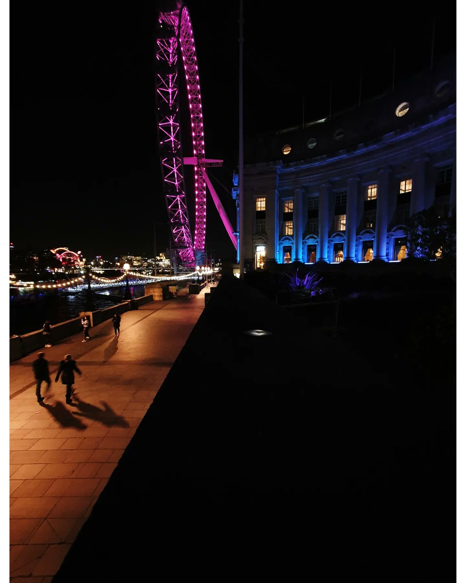 A walk along the river Thames after rain 🌧 

#mobilephotography #streetphotography #streetphotographyworldwide #purestreetphotography #visitlondon #londonphotography #londoneye #southbanklondon #reflections