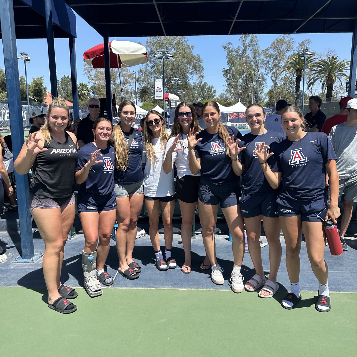 Cats supporting Cats 🤝 Cheering on @ArizonaMTennis during their Regional!