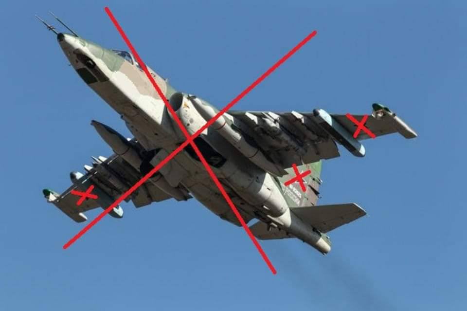 🇺🇦 Hava Kuvvetleri bir Su-25 daha düşürdü.

Şu ana kadar Rusya’nın Sukhoi uçaklarını düşürmekten çekinmeyen iki ülke biliyorum 😄