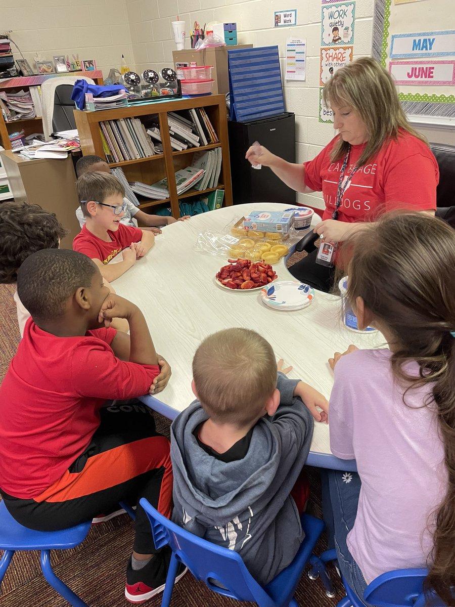 While studying fruits and vegetables, 𝐌𝐫𝐬. 𝐁𝐫𝐚𝐧𝐝𝐨'𝐬 𝐄𝐚𝐫𝐥𝐲 𝐂𝐡𝐢𝐥𝐝𝐡𝐨𝐨𝐝 𝐂𝐥𝐚𝐬𝐬 had a sweet snack of strawberry shortcake dessert cups! Yum Yum! 🍓❤️🐾 #WhereBulldogsBegin