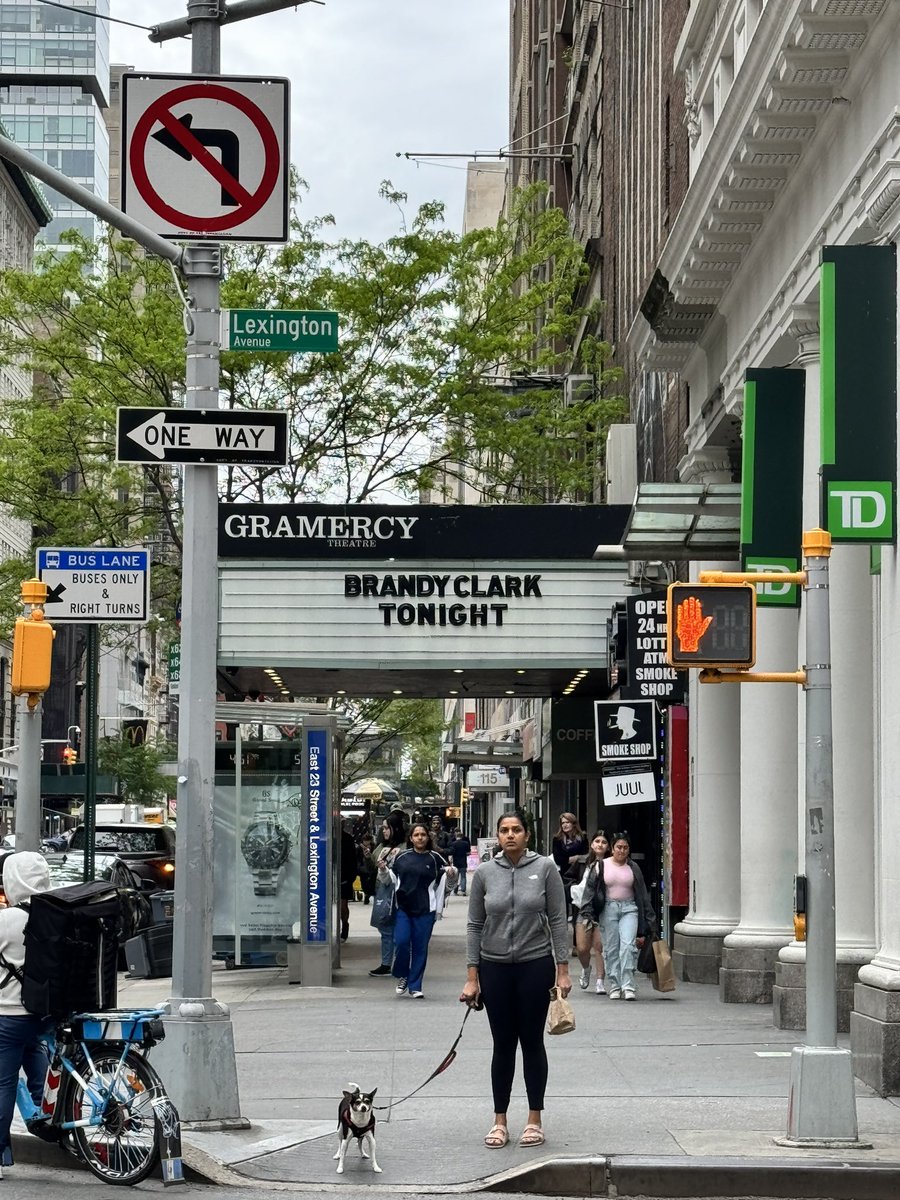 Hey NYC! You know where to be tonight! @TheBrandyClark #gramercytheatre #nyc #grammyawards #brandyclark 🗽🗽🗽🗽🗽👑
@Shucked_Musical @RecordingAcad #getshucked