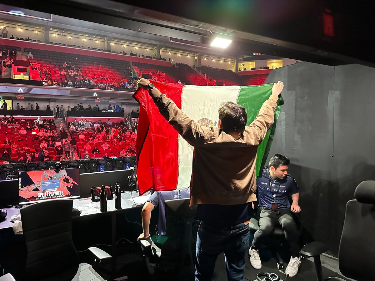 TeamLiquid_ES's tweet image. 🇲🇽 ya estamos en el escenario, listos para jugar en Winners Bracket 🇲🇽
#LETSGOLIQUID #VamosLIQUID
(esta vez la bandera no está al revés 😎)