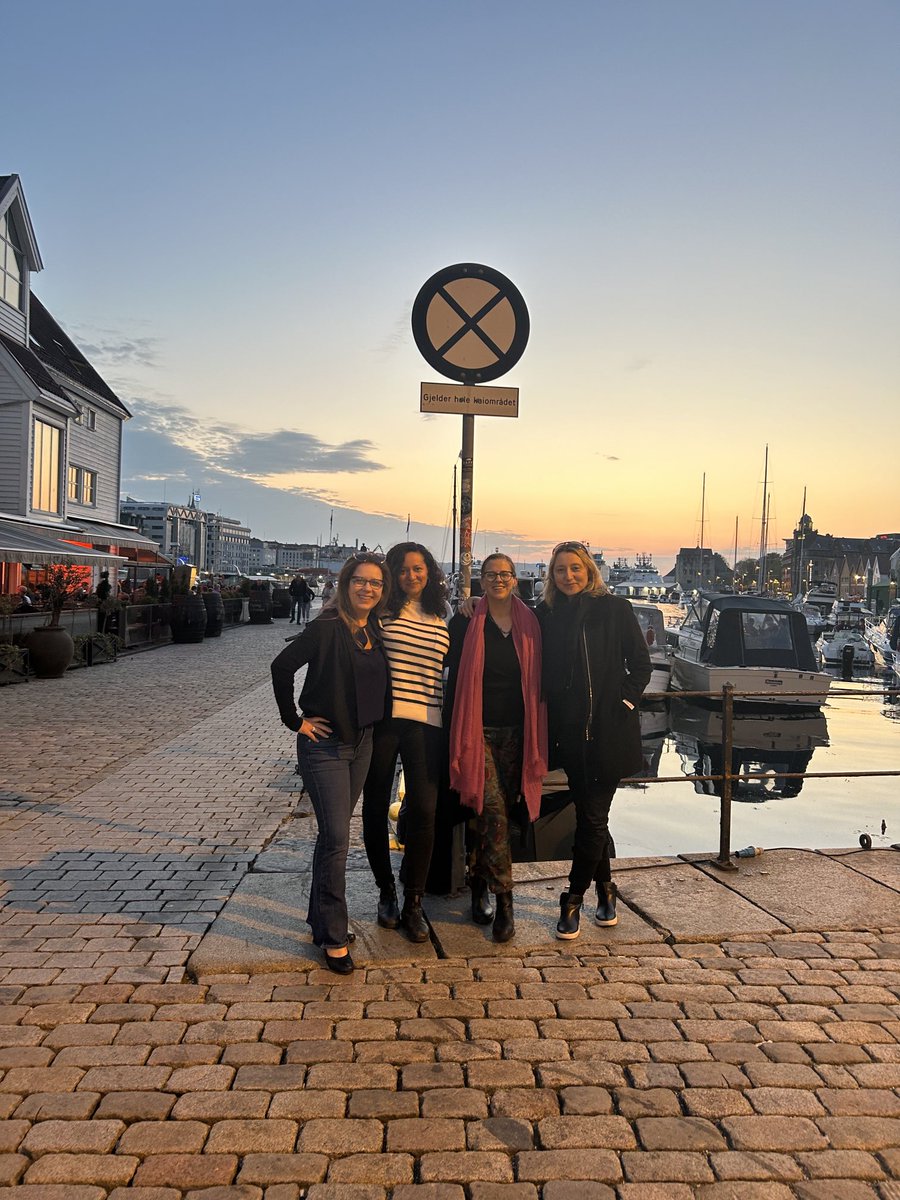 KundakovicLab's tweet image. Greetings from #Bergen , Norway! Would travel anywhere for an opportunity to chat and dine with ⁦@LiisaGalea⁩ &amp;amp; ⁦@CognNeuroend⁩ ! 😊 What a great evening with a view and good food … looking forward to #OSSD2024 !