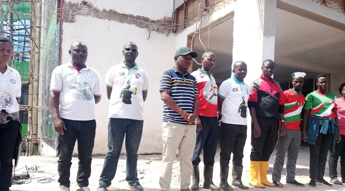 CnddfddBurung's tweet photo. #Burundi Ibikorwa rusangi vyo kuruyu wa 4/5/024,muri komine Rutana,amazone ya Rutana na Rongero,babikoreye kunyubako y'ibiro vy'intara. Ivyobikorwa vyari vyatewe iteka n'umunyamabanga ntunganyabisata muntara ya Burunga ajejwe interambere.
Bikaba vyabaye inyuma yo kwinonora imitsi https://t.co/uMLTkyJhxj