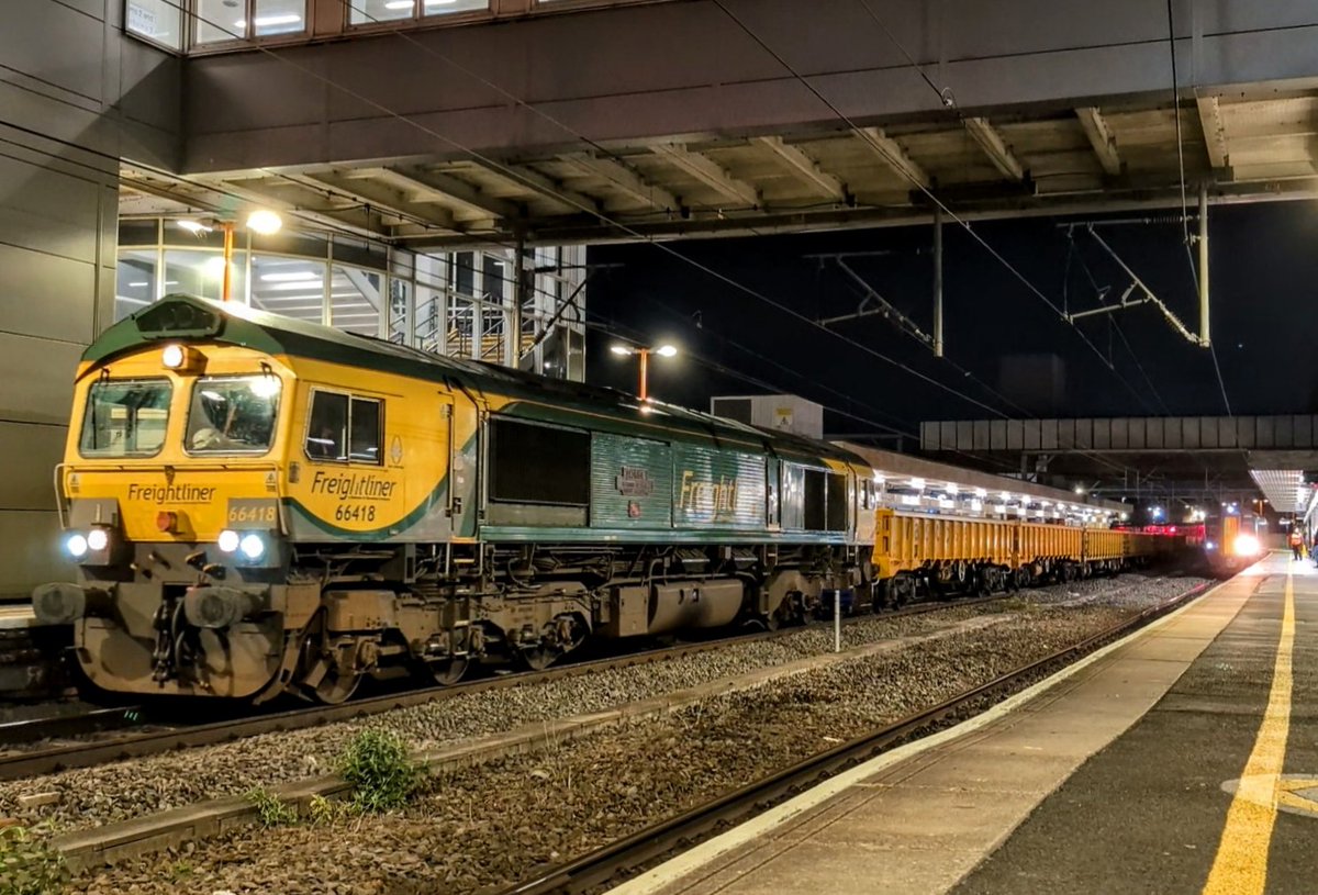 Right another one done ✅

Have 66418 headed towards Speke Junction to finish the shift. Night all 💤

#DOTS #railwayphotography #trainphotography #class66 #shed #freightliner