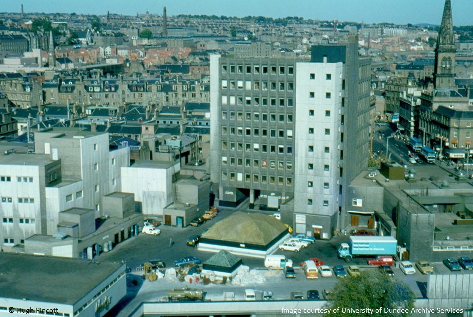 Great c late 1970s view from the Auld Steeple looking east taken by Hugh Pincott. Lots of landmarks to spot in this. #Archives #Dundee #DundeeUniCulture