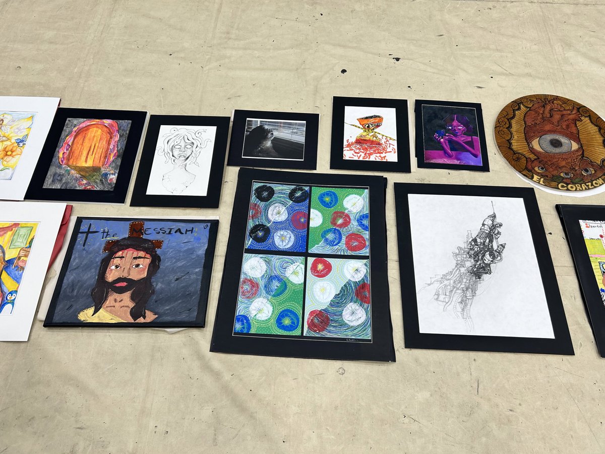 Jr. Visual Art Scholastic Event (Jr.Vase) took place this morning at Montwood HS! I’m so happy and very proud of my students they all received a superior rating 4 🎉🥳 Congratulations! 
@Puentes_MS @SISD_FineArts