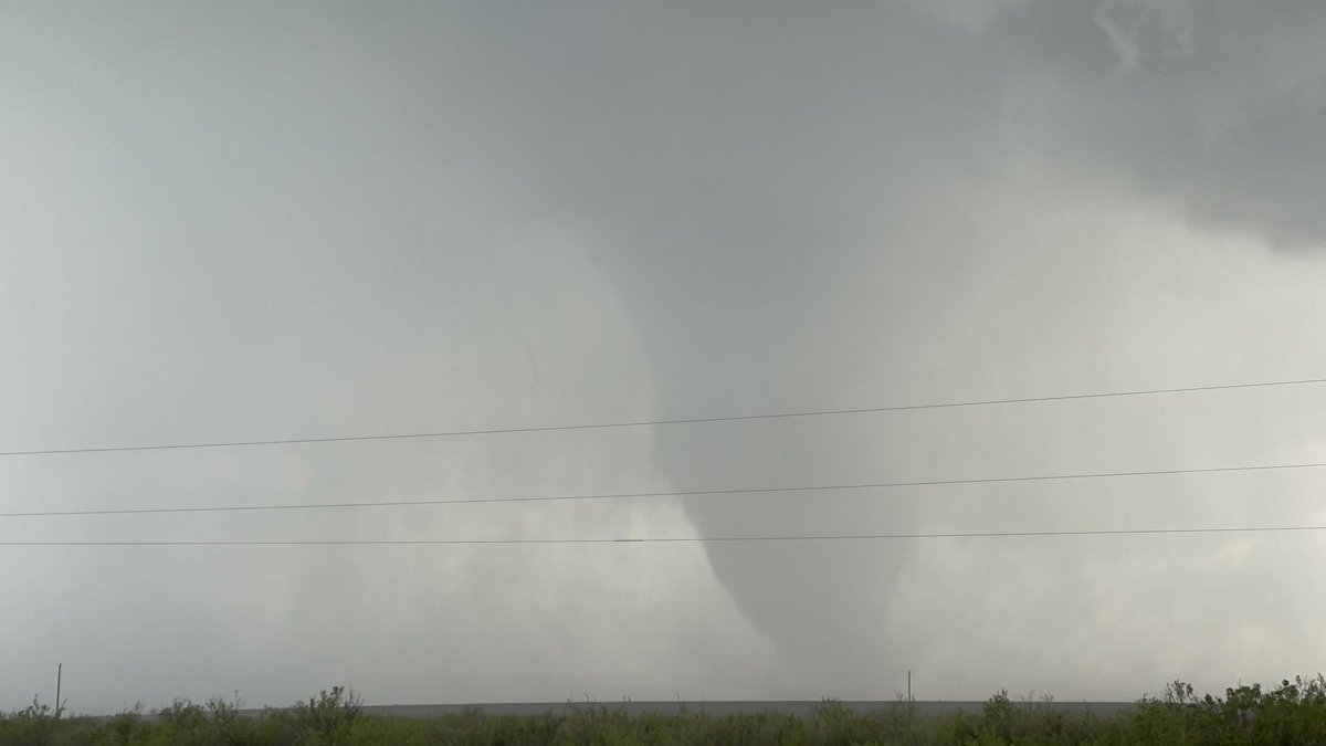 Big tube 7mi SW of Fort Stockton last 5 min! @NWSMidland @TxStormChasers #txwx