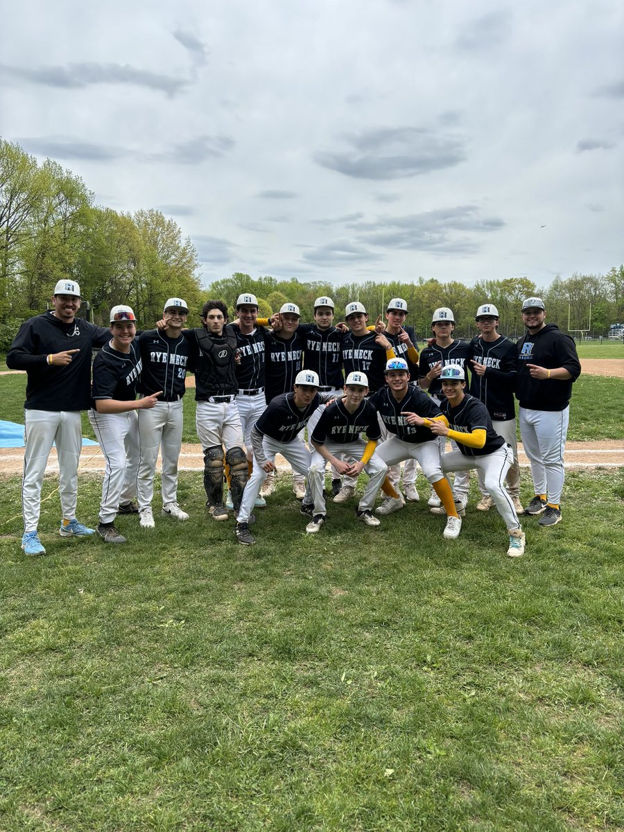 Rye Neck beats Briarcliff, 7-0!

Eli Goldman takes a PG into the 6th inning and finishes with : 7inn, 3 hits, 8k, 0 runs. Also added 2 RBI and 2SB

With the win, Rye Neck clinches a League Title 👑

#RyeNeckBaseball