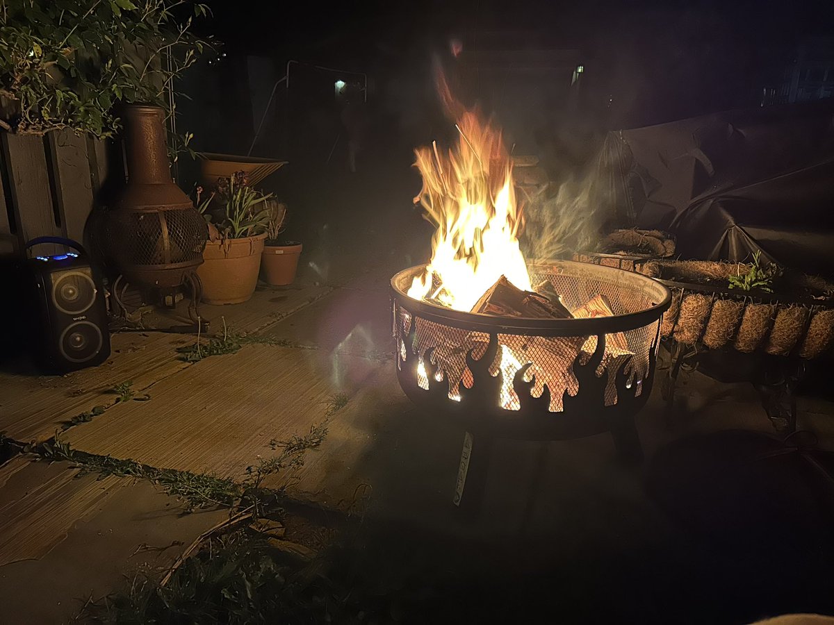 Finally a night to enjoy the garden. Fire, beer, music @MarshallJeffers providing the soundtrack #housemusicallnightlong