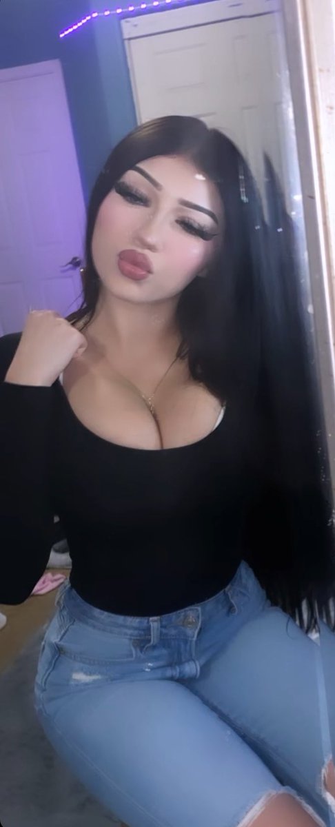 MichelleCruz650's tweet photo. Selling content hmu to buy got special deals don’t sleep on them😛 #bayarea #latina #GreenCard #horny https://t.co/ZI7I30HNp8