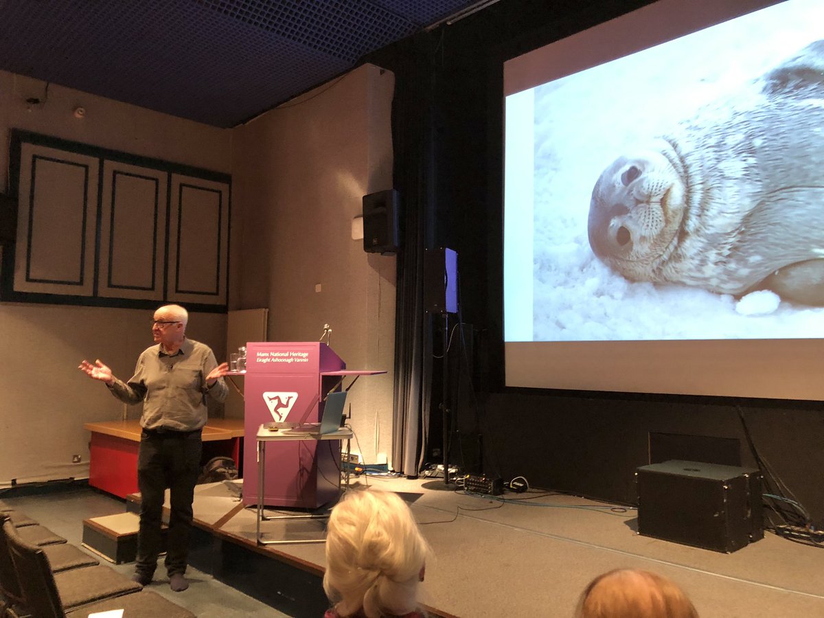 Hugely interesting day with underwater sound recordist @chrisrwatson 🐟🎤 Practical session this morning in Port Erin followed by a brilliant talk this evening at the Manx Museum. Thanks @BiosphereIOM, @manxheritage, @LJMU, @leedsbeckett

#ManxWildlifeWeek #TeamWilder