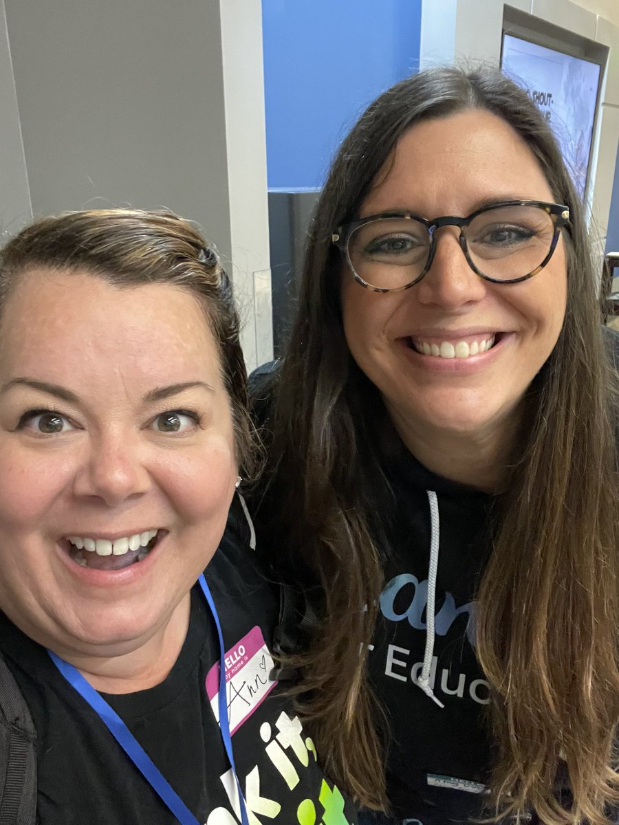 and today… I got to see the amazing @amydelair24 IRL at @cuelosangeles for the #cuelapalooza! So fun! 💜💕 Hey @Novel_Effect @mbfxc @CanvaEdu @MicrosoftFlip How fun is this?! Last week on your webinar, today IRL!! 🫶🏼🫶🏼