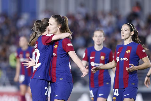 lequipe's tweet photo. Le FC Barcelone a remporté pour la cinquième fois consécutive le championnat d'Espagne féminin. https://t.co/aqoiq9ALOV https://t.co/aScU0kXqRs