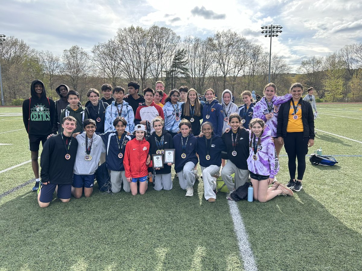 Lots of Lexington Track &amp; Field student-athletes competing around the state today! Diamond boys &amp; girls take 2nd place in the first Massachusetts Middle School Relay Championship. #LexGo
💙💛🥈👟