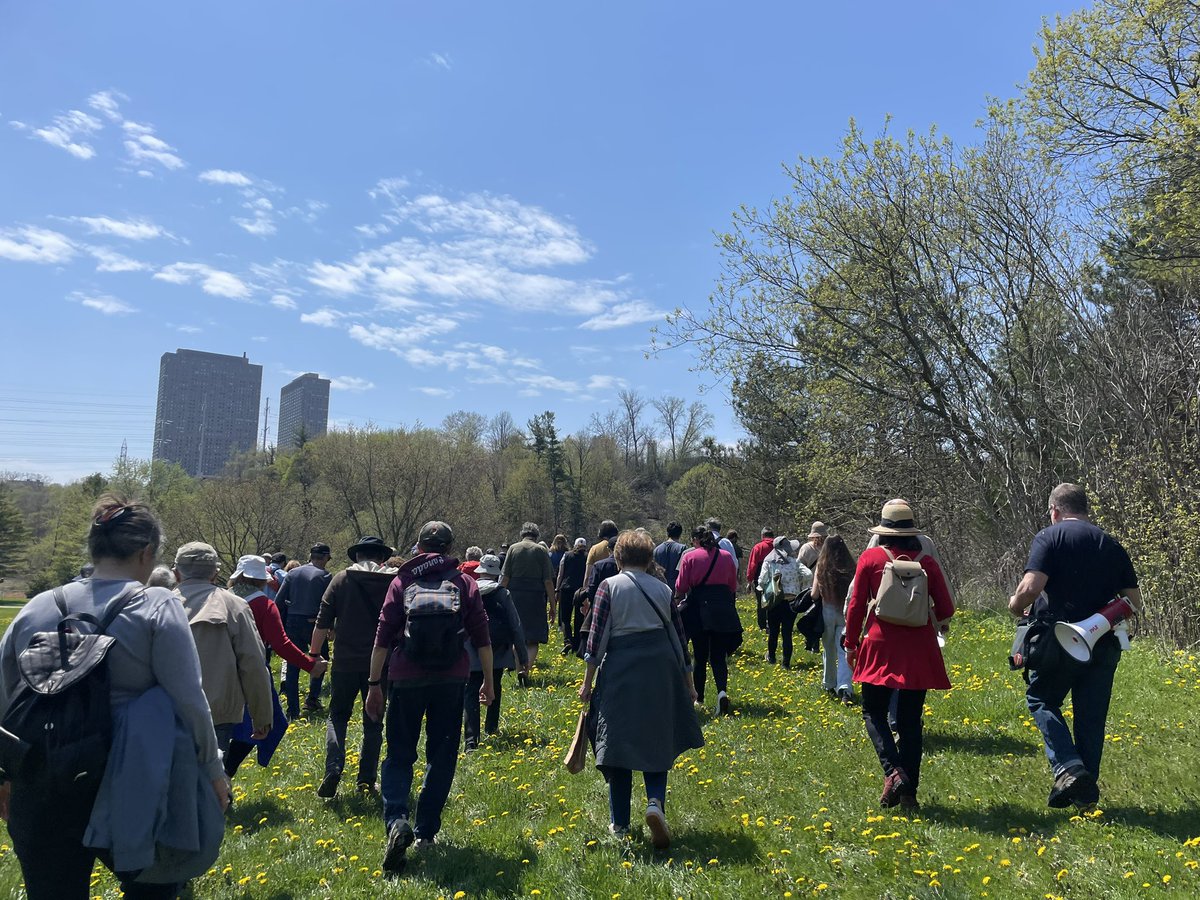 Thank you @SaveOSC and @todd_irvine for the continued advocacy for the Ontario Science Centre on today’s @JanesWalkTO 

A location purposefully out of downtown, blending the large built form with the natural terrain and native trees of the the valley. Save this place.