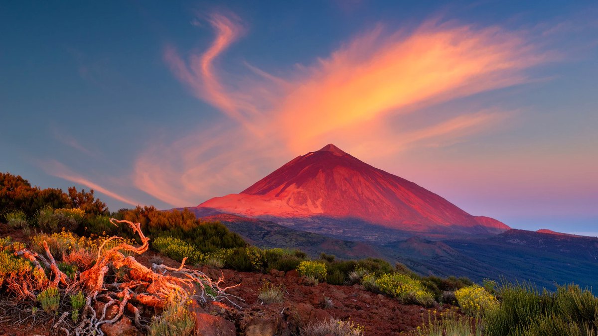 Mount Teide (Tenerife Island, Santa Cruz de Tenerife, Canarias) is the biggest volcano in Spain. Its 3,715 m (12,188 ft) make it the highest point in Spain and the Atlantic Ocean’s islands.