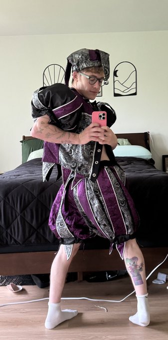 My jester outfit matches my Shaco tattoo #leagueoflegends #shaco #tattoo https://t.co/0Fcn2zmYxn