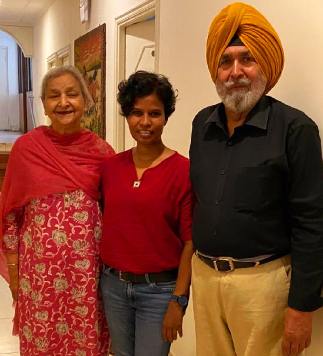 पिछले दिनों एक सुंदर परिवार मिले. पंजाब के चर्चित लेखक जसबीर सिंह भुल्लर और उनकी पत्नी अमर इंदर जी. कहा ' पंजाब में हमारा घर तुम्हारा घर है. देश में नॉर्थ ईस्ट को लेकर, आदिवासियों को लेकर एक धारणा बनी रहती है. बात होने पर वह टूटती है. लोगों को महसूस कर पाने से देश महसूस होता है.'